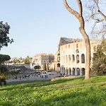 Silence Next To The Colosseum 로마