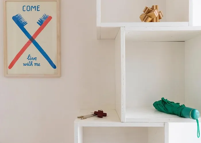 Silence Next To The Colosseum רומא